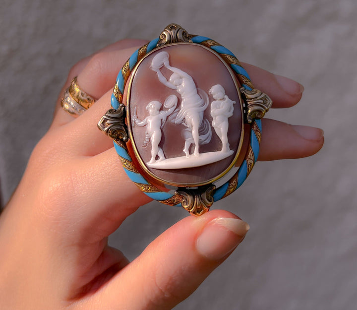 Extraordinarily Rare Holbeinesque Cameo of Venus Dancing between Cherubs
