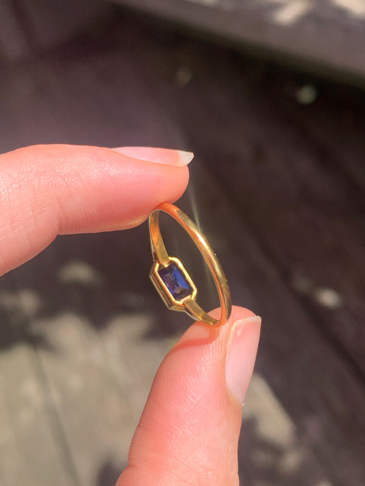 14k Art Deco Synthetic Sapphire Ring w/ Paste Pyramids