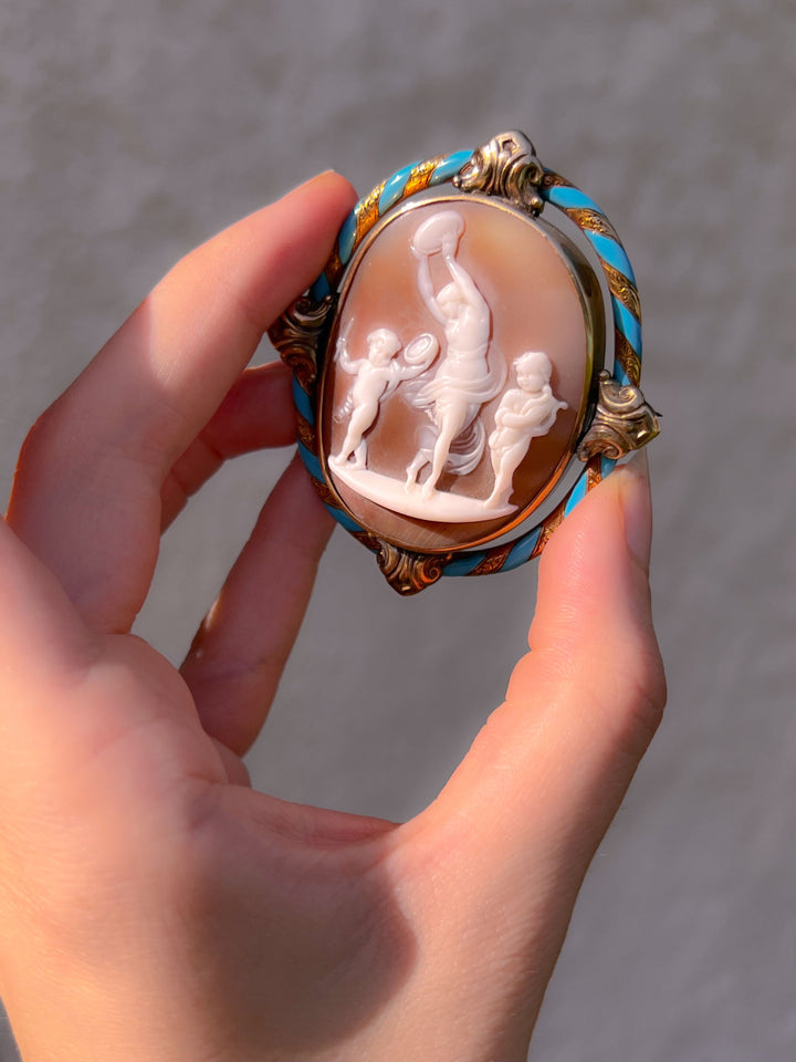 Extraordinarily Rare Holbeinesque Cameo of Venus Dancing between Cherubs