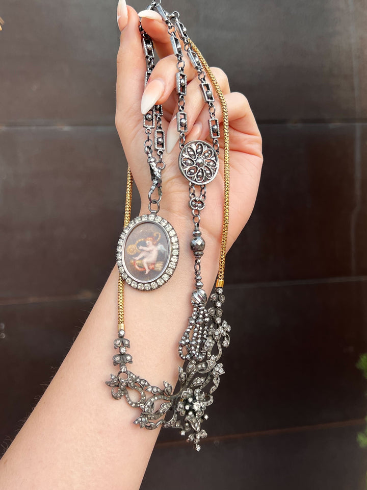 French 18ct gold garland necklace with rose-cut diamonds and tremblant floral center, Belle Époque elegance