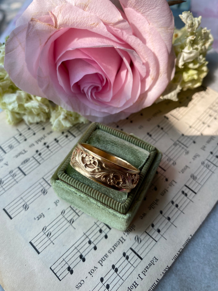 14ct Floral Band Circa 1950