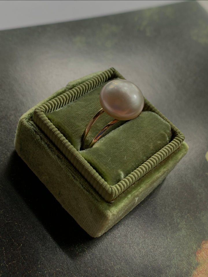 14k Edwardian Button Pearl Ring *include red ribbon*