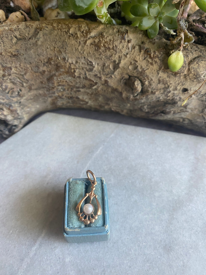 14k Art Nouveau Shield Pearl Pendant