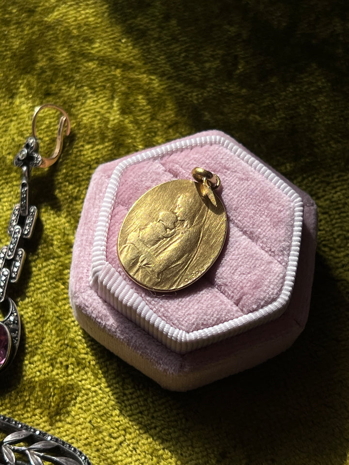 Superb Early 20th C 18+ct Mother Mary Medallion