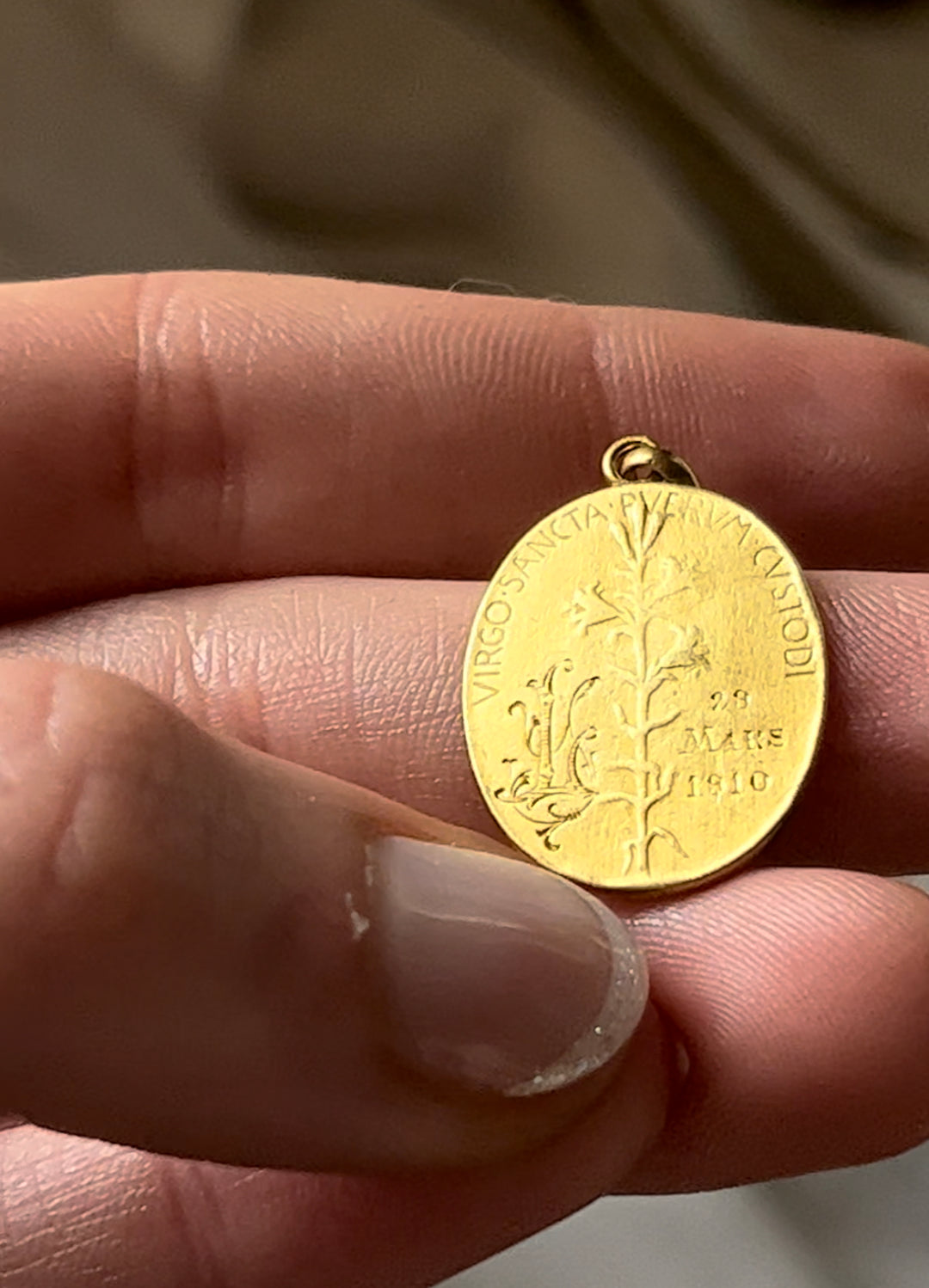 Superb Early 20th C 18+ct Mother Mary Medallion