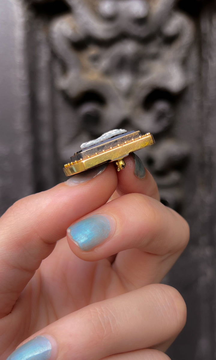 Onyx 15k Cameo Brooch of Gentleman with Lace Cravat