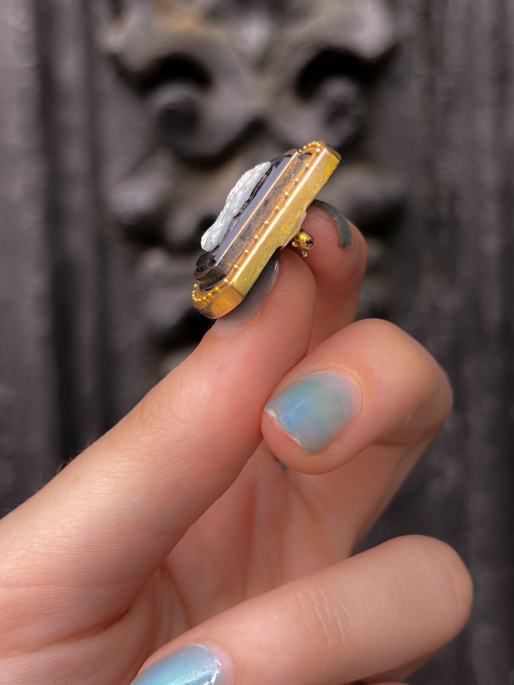 Onyx 15k Cameo Brooch of Gentleman with Lace Cravat