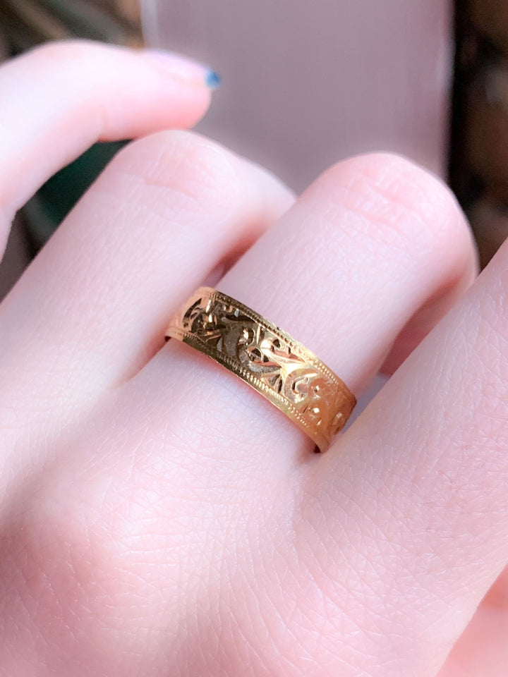 Delicious 14k Moroccan Gold Etched Band