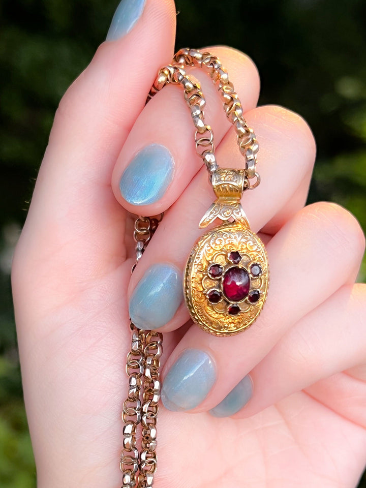 15k Victorian Garnet Cabochon Locket