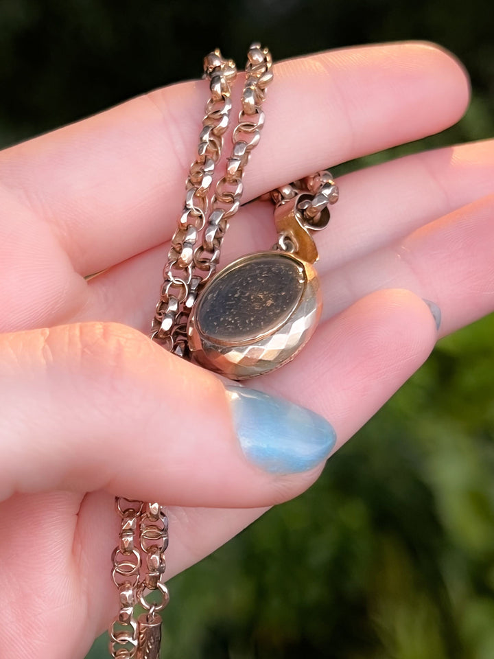 15k Victorian Garnet Cabochon Locket