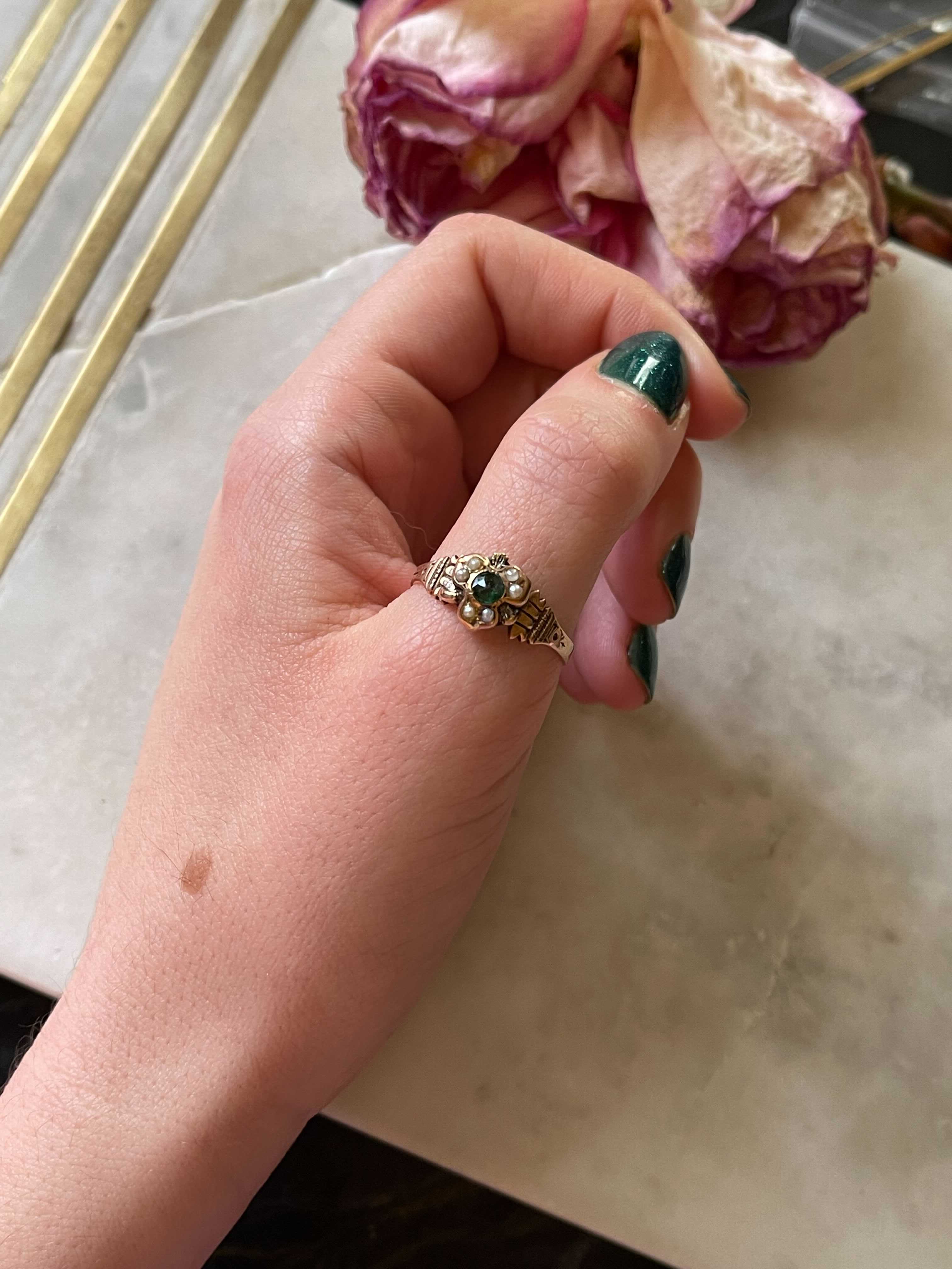 14k Victorian Clover Ring Set with Emerald Green Paste *include green ribbon*