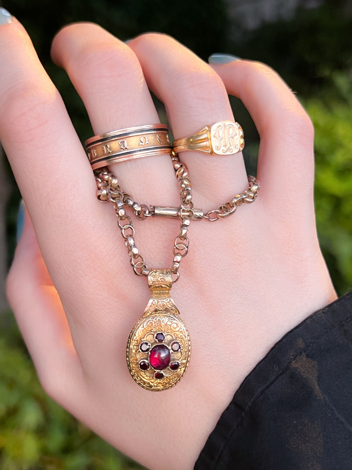 15k Victorian Garnet Cabochon Locket