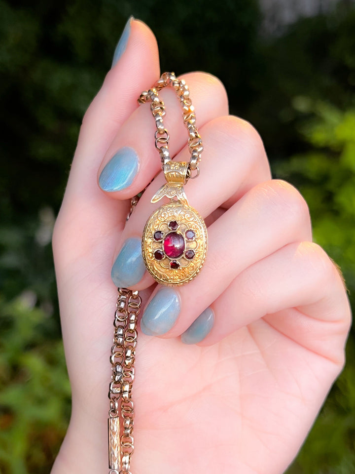 15k Victorian Garnet Cabochon Locket