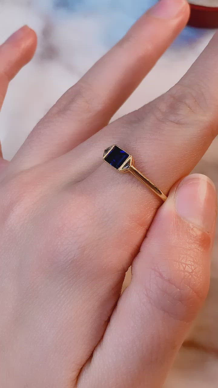 14k Art Deco Synthetic Sapphire Ring w/ Paste Pyramids