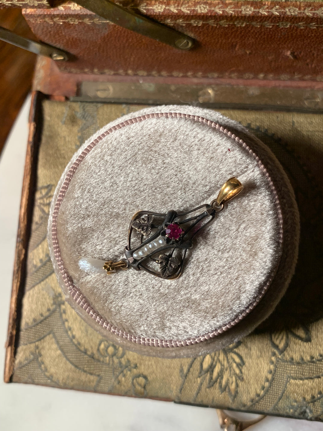 9k English Edwardian Lavaliere Pendant with Amethyst and Pearl (INCLUDE PINK STONE LAVALIER PEARL PENDANT)