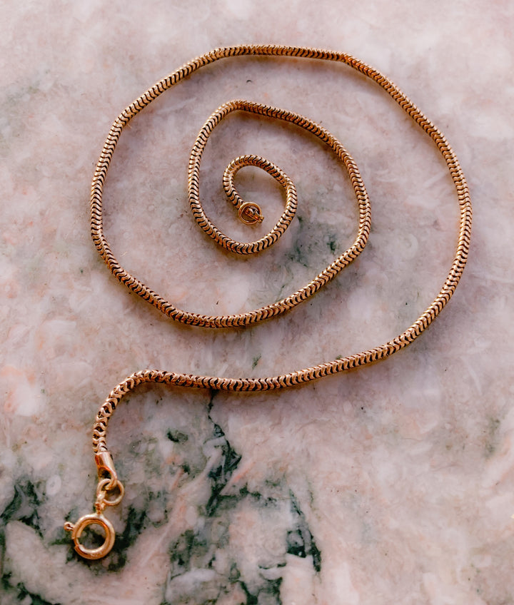 Victorian Serpent Chain in 9k *include ribbon*