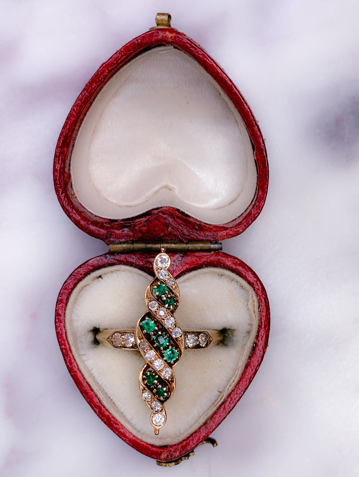 Hold for S⚡️Exceptional Emerald and Diamond Ring Circa 1890
