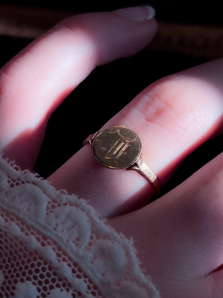 Glorious 9ct J Initial Ring c 1880
