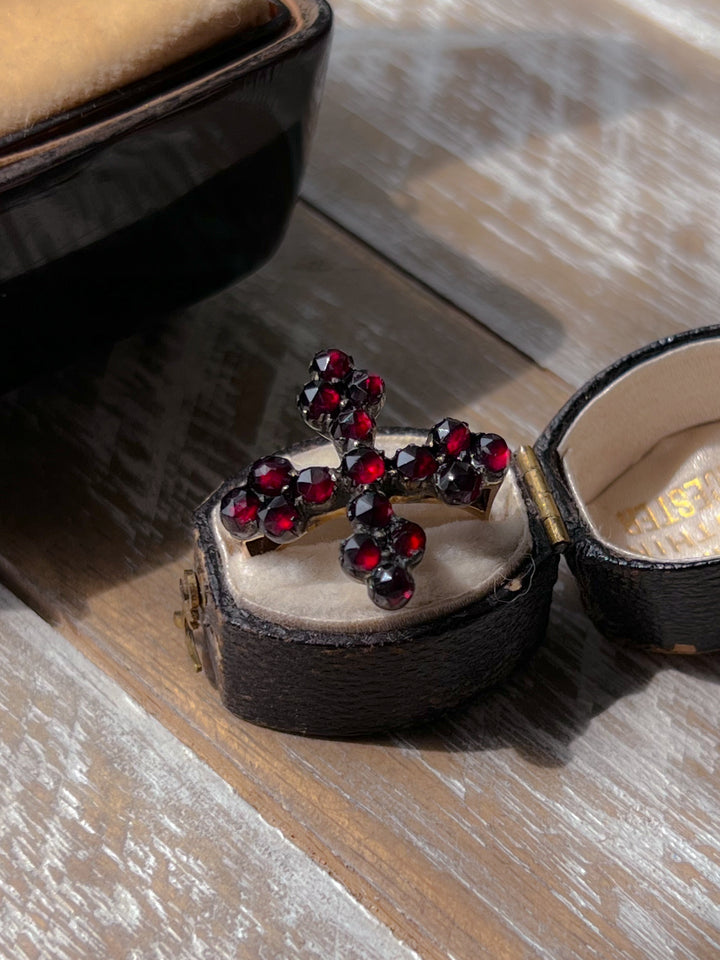 Gorgeous 15ct Garnet Cruciform Ring