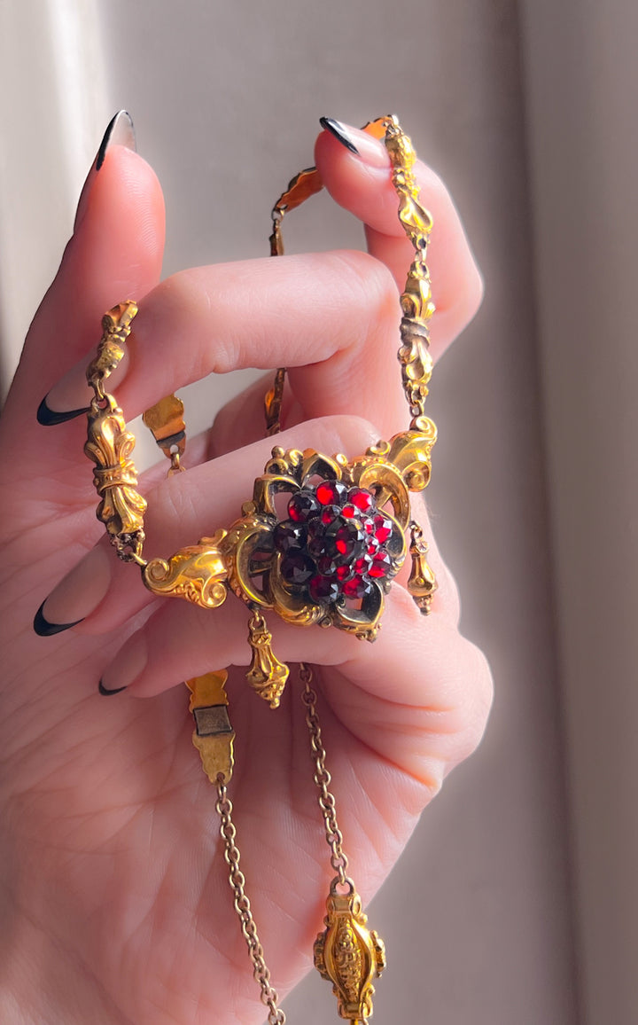 14ct Late Georgian 16.5” Garnet Dinner Necklace with Chitter Chain