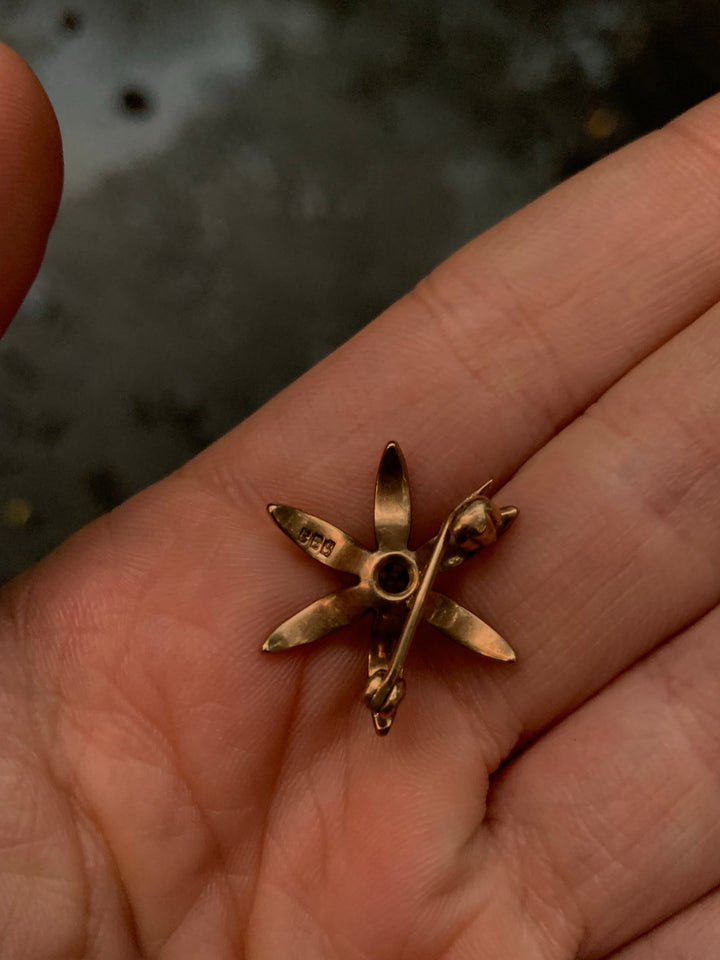 Delightful 10ct American Pearl Flower Brooch Circa 1900, .75”