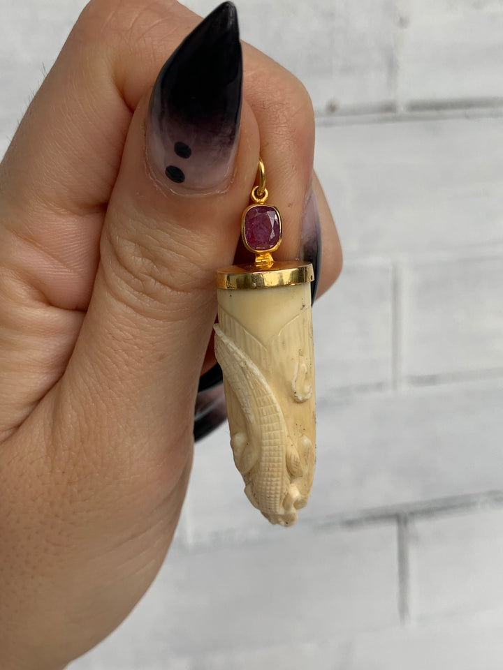 Stunning Crocodile Fang
