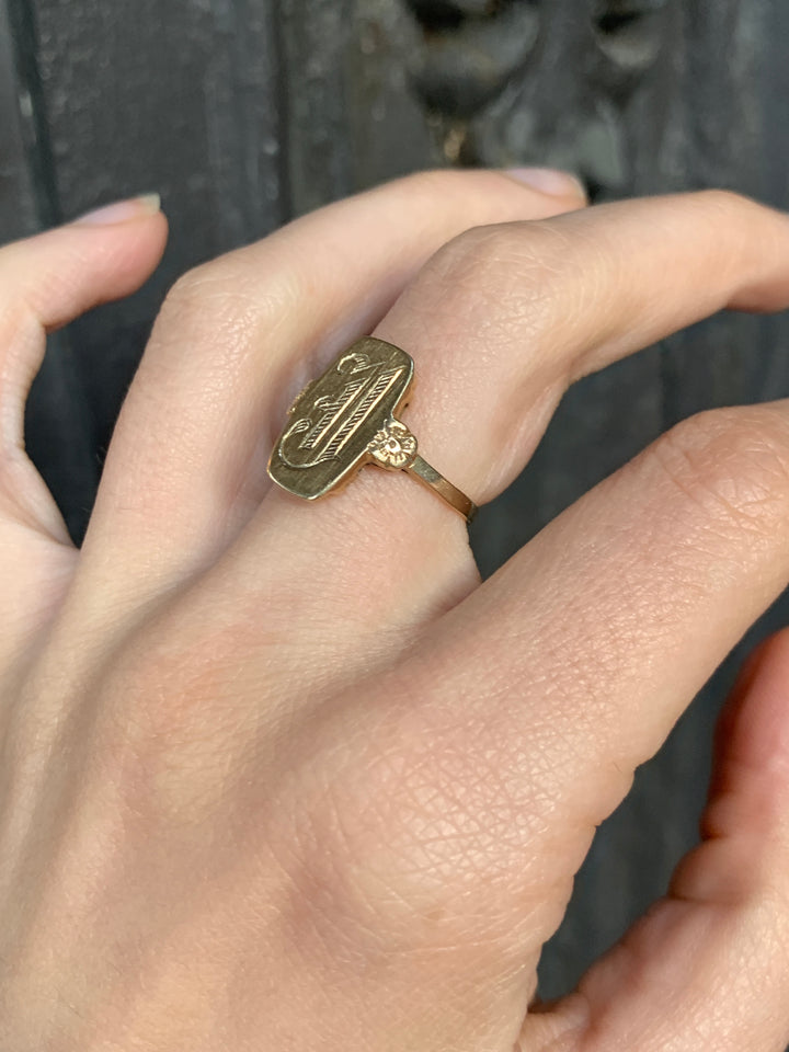 Stunning 1940’s American 'J' Ring in 14k
