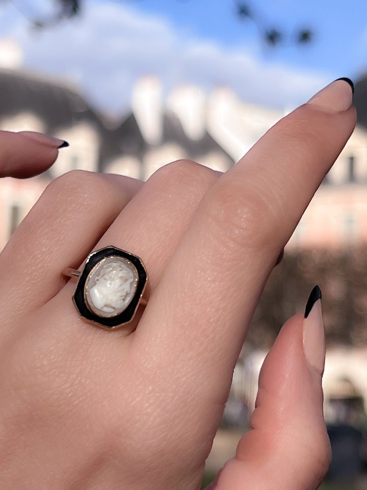 Outstanding Victorian Cameo And Enamel Ring in 9ct