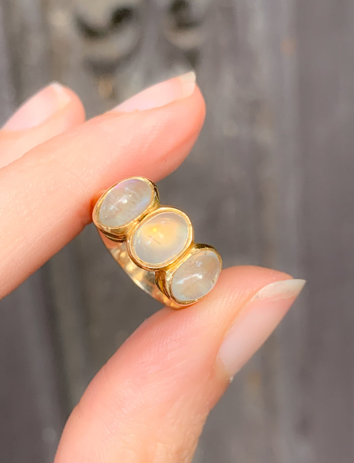 18k American Rainbow Moonstone Ring
