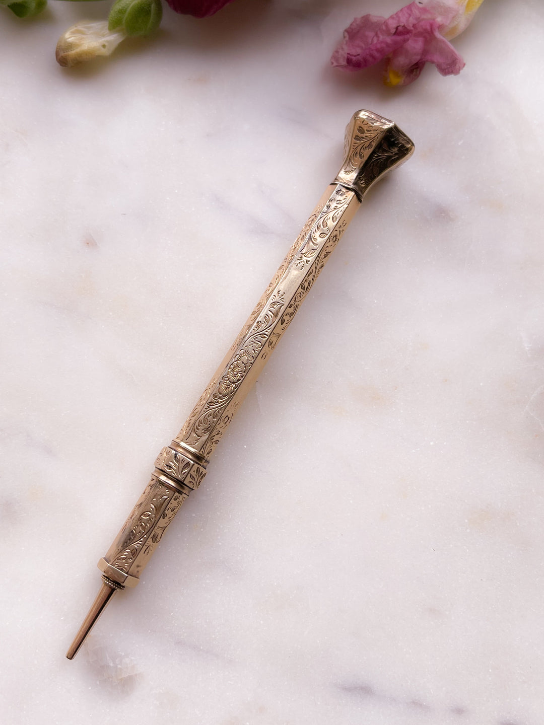 Beautiful Fully Functional 9k Gold Etched Victorian Pencil