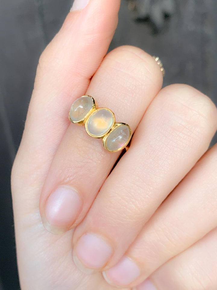 18k American Rainbow Moonstone Ring