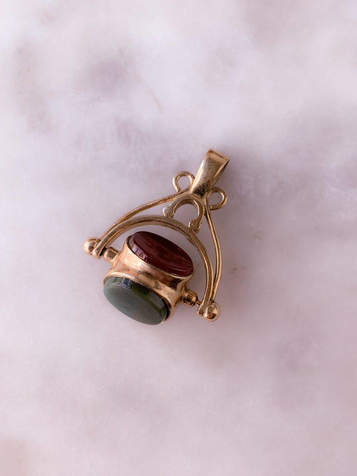 9k Vintage Carnelian, Onyx, and Bloodstone Flip Fob