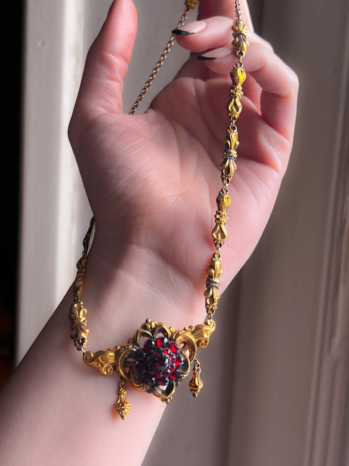 14ct Late Georgian 16.5” Garnet Dinner Necklace with Chitter Chain