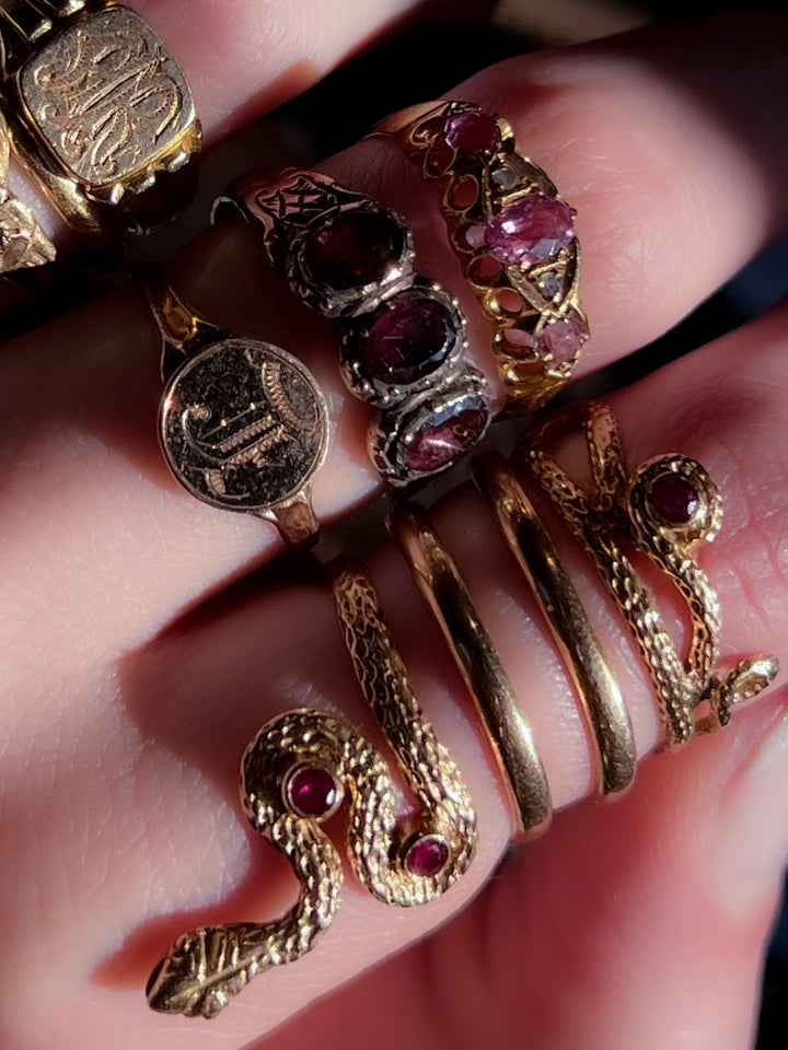 Superb 18ct French Snake Ring