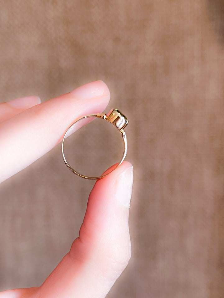 9k Hallmarked Peridot Ring