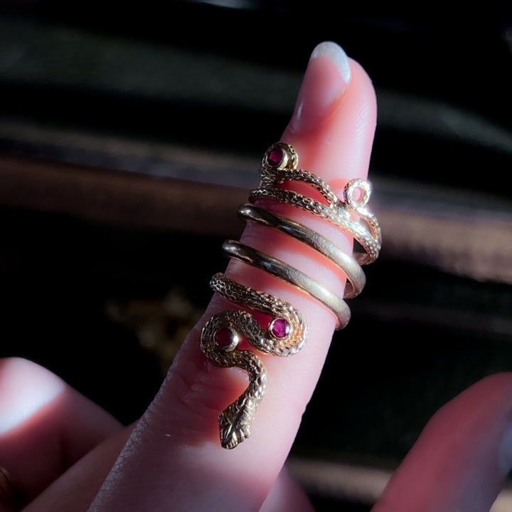 Superb 18ct French Snake Ring