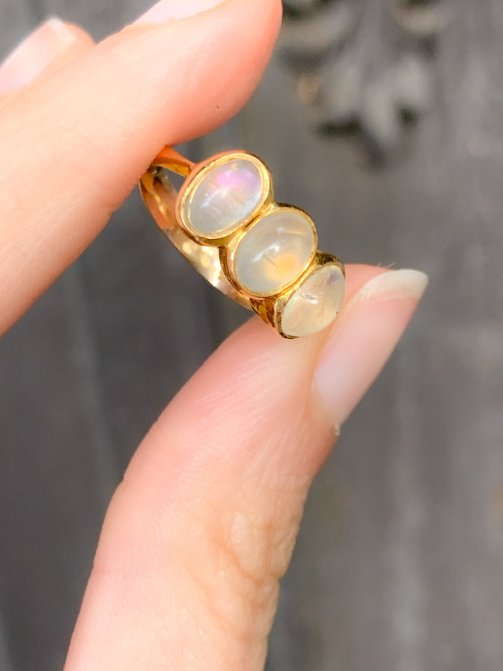 18k American Rainbow Moonstone Ring