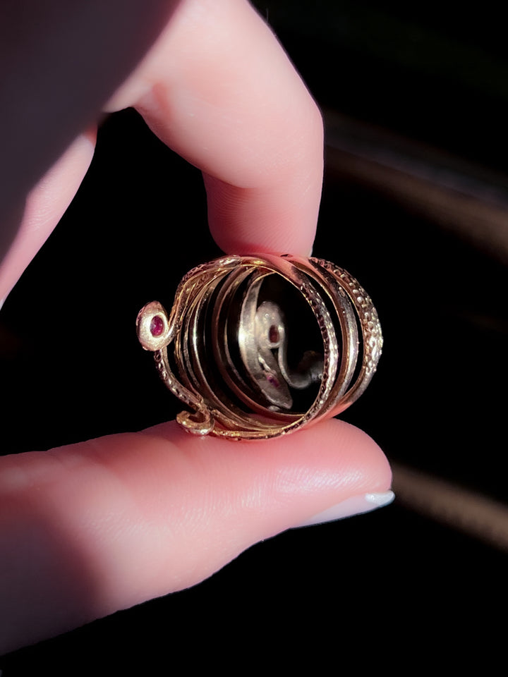 Superb 18ct French Snake Ring