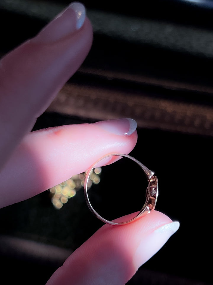 Glorious 9ct J Initial Ring c 1880