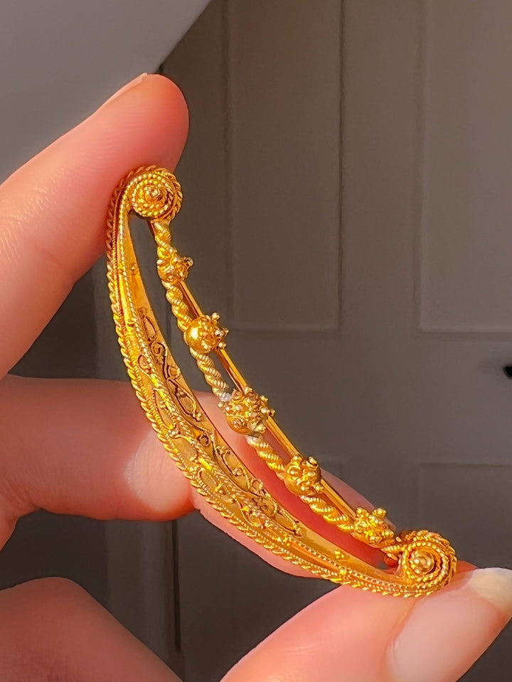 Crescent Brooch in Solid 15k
