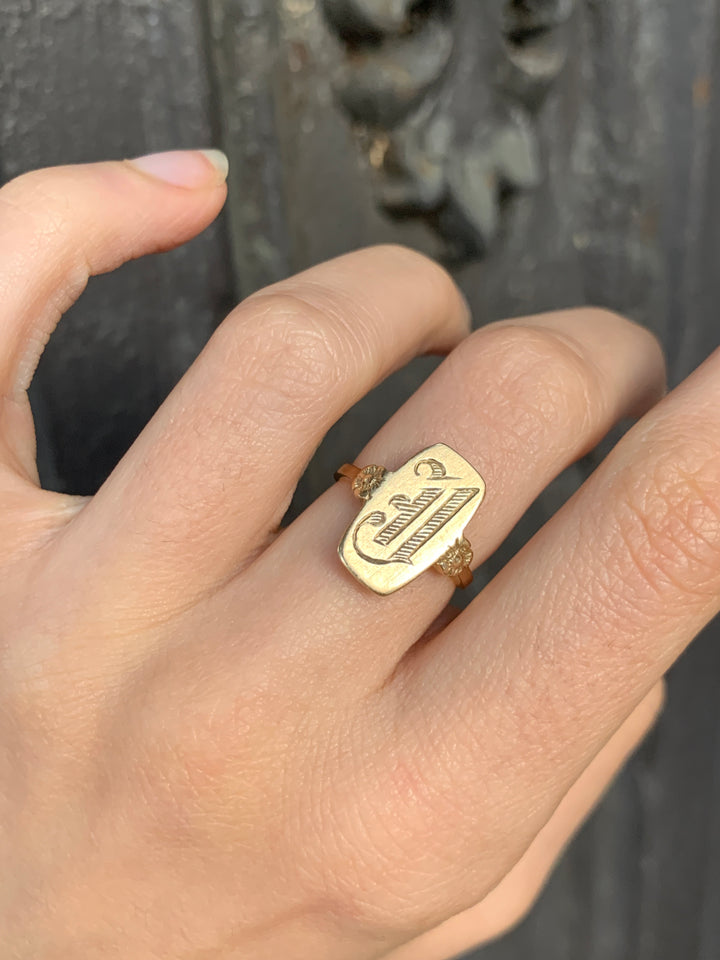 Stunning 1940’s American 'J' Ring in 14k
