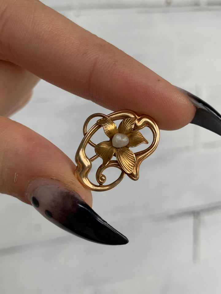 10k Lily Pearl Pendant